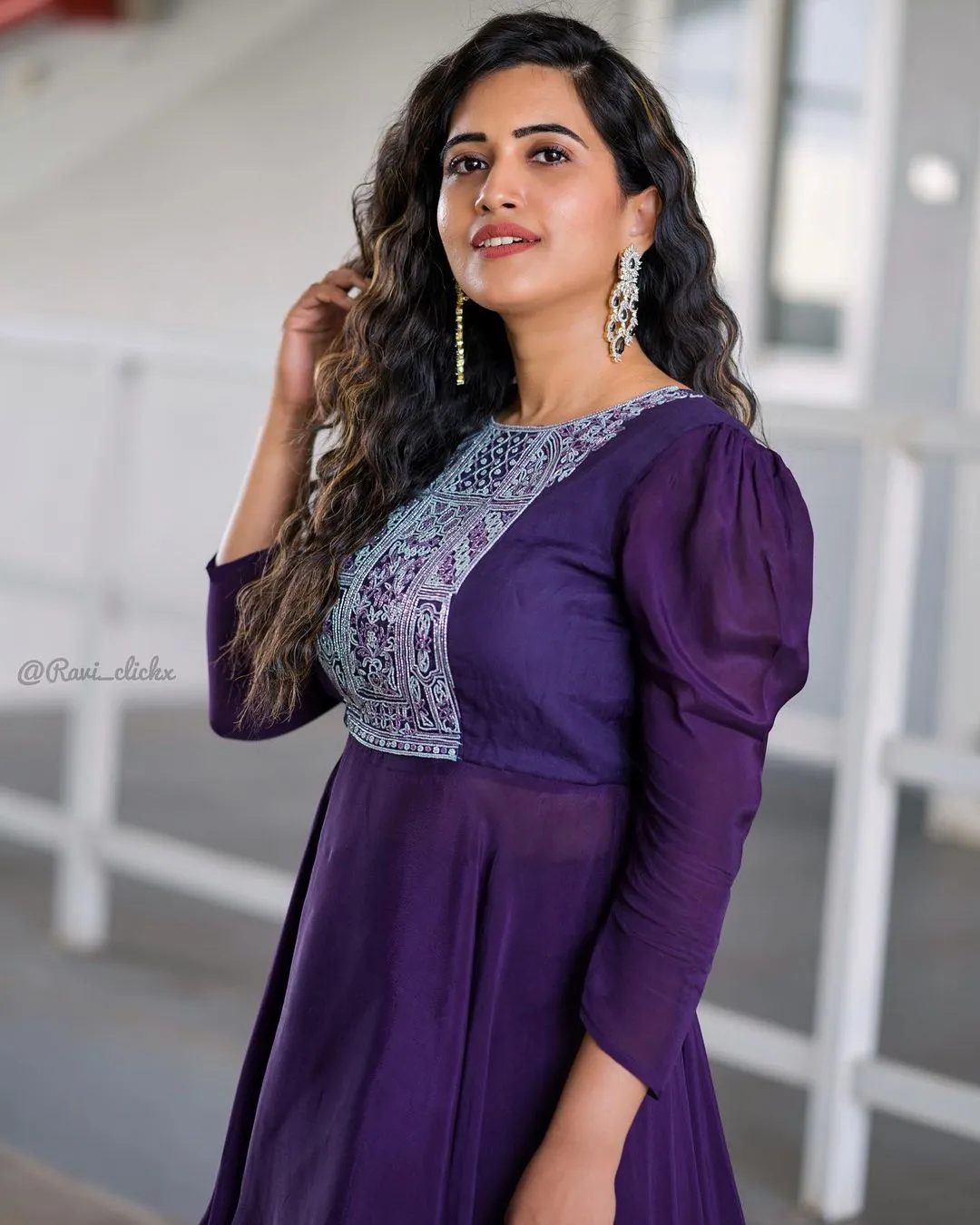 TELUGU TV ACTRESS SRAVANTHI CHOKARAPU PHOTOSHOOT IN VIOLET DRESS 6